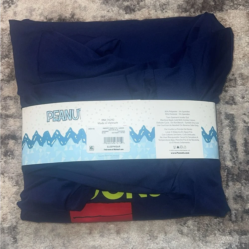 Peanuts Snoopy Pajama Set - Picture 5 of 6